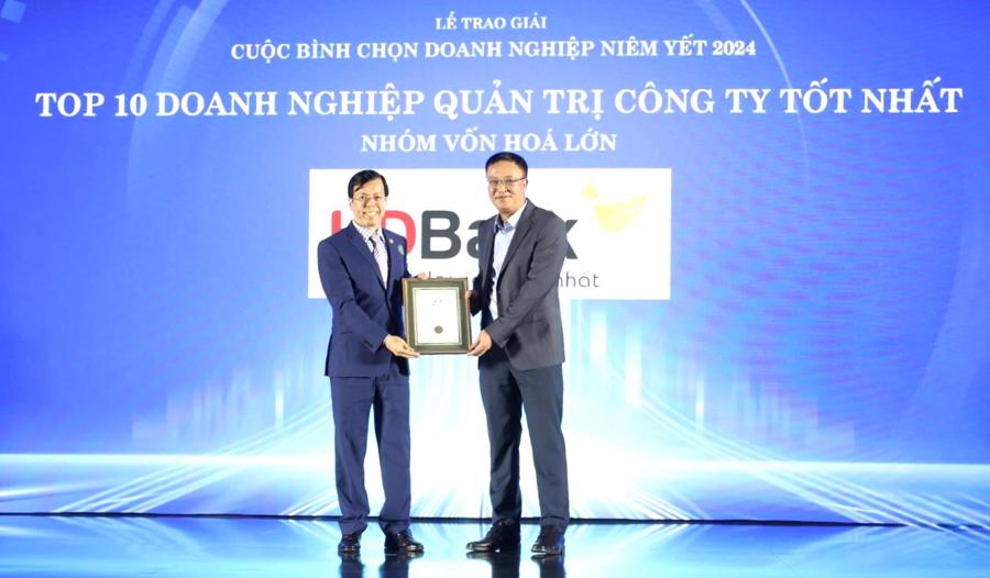 HDBank đoạt bộ ba giải thưởng tại Cuộc bình chọn doanh nghiệp niêm yết 2024 - Vietnam.vn HDBank đoạt bộ ba giải thưởng tại Cuộc bình chọn doanh nghiệp niêm yết 2024