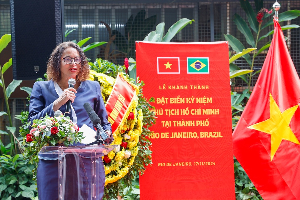 Bài hát Như có Bác Hồ trong ngày vui đại thắng vang lên giữa Rio de Janeiro - 2 Bài hát Như có Bác Hồ trong ngày vui đại thắng vang lên giữa Rio de Janeiro - 2