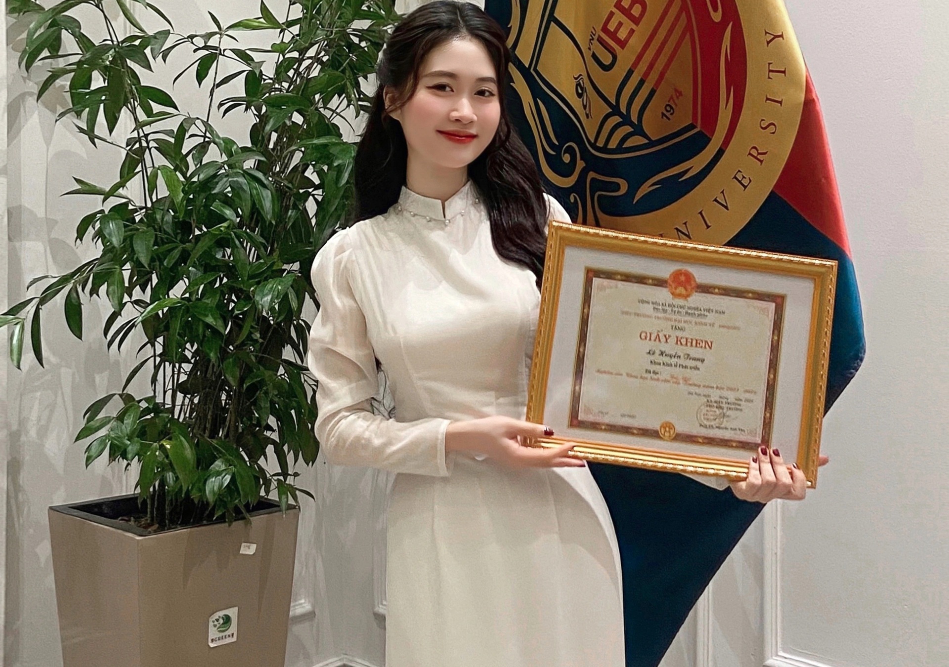 Nữ sinh 3 lần giành giải nhất, được tặng hoa Tổng Bí thư Tô Lâm - 3 Nữ sinh 3 lần giành giải nhất, được tặng hoa Tổng Bí thư Tô Lâm - 3