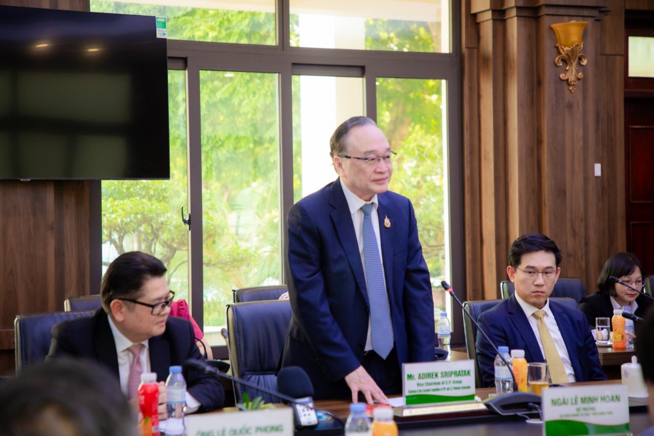 Ông Adirek Sripratak, Phó Chủ tịch Cấp cao Tập đoàn C.P, đến thăm và làm việc tại Việt Nam Ông Adirek Sripratak, Phó Chủ tịch Cấp cao Tập đoàn C.P, đến thăm và làm việc tại Việt Nam