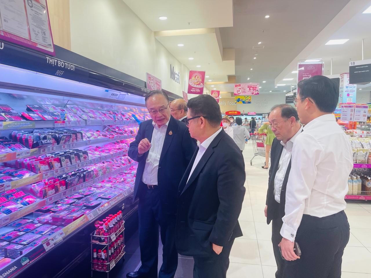 Ông Adirek Sripratak, Phó Chủ tịch Cấp cao Tập đoàn C.P, đến thăm và làm việc tại Việt Nam Ông Adirek Sripratak, Phó Chủ tịch Cấp cao Tập đoàn C.P, đến thăm và làm việc tại Việt Nam