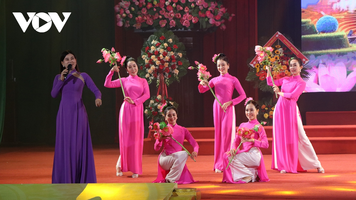 Áo dài huế được công nhận di sản phi vật thể quốc gia hình ảnh 7 Ao dai hue duoc cong nhan di san phi vat the quoc gia hinh anh 7