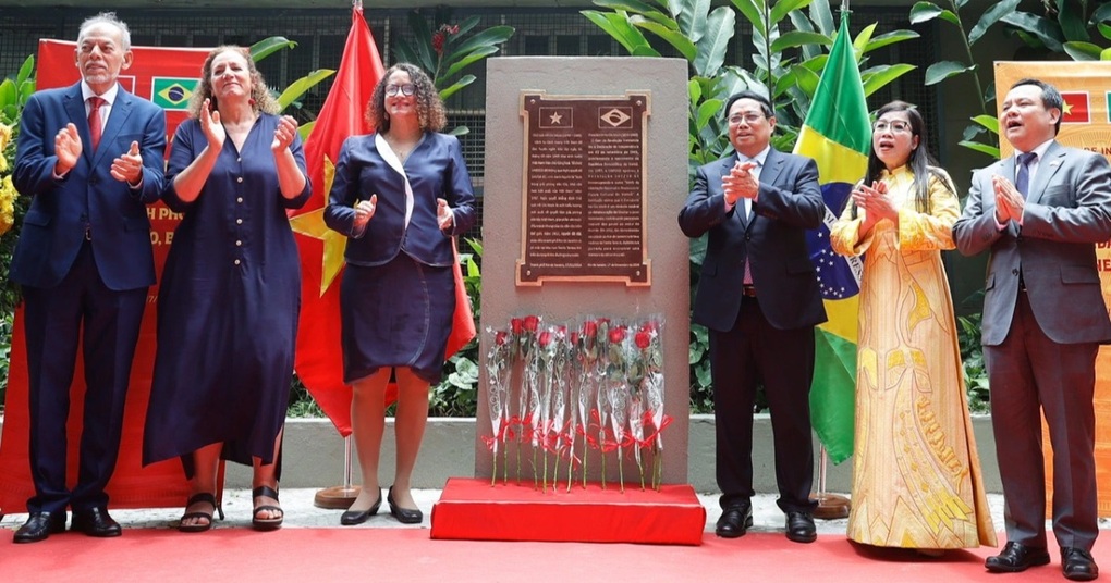 Bài hát Như có Bác Hồ trong ngày vui đại thắng vang lên giữa Rio de Janeiro - 5 Bài hát Như có Bác Hồ trong ngày vui đại thắng vang lên giữa Rio de Janeiro - 5