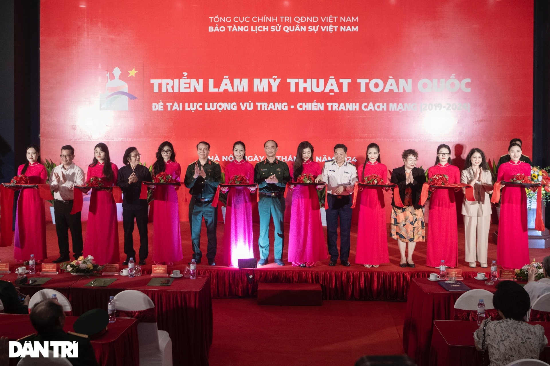 Bảo tàng Lịch sử Quân sự trưng bày mới 200 tác phẩm về Lực lượng vũ trang - 1 Bảo tàng Lịch sử Quân sự trưng bày mới 200 tác phẩm về Lực lượng vũ trang - 1