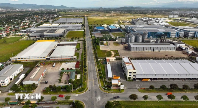 Khu công nghiệp VSIP Nghệ An tại xã Hưng Công, huyện Hưng Nguyên. (Ảnh: Vũ Sinh/TTXVN) ttxvn_0409_VSIP.jpg