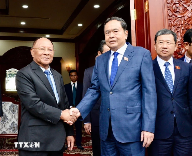 Chủ tịch Quốc hội Trần Thanh Mẫn gặp Chủ tịch Danh dự Hội đồng cố vấn Quốc vương Campuchia. (Ảnh: TTXVN) ttxvn_chu tich quoc hoi_hoi dong co van quoc vuong campuchia 4.jpg