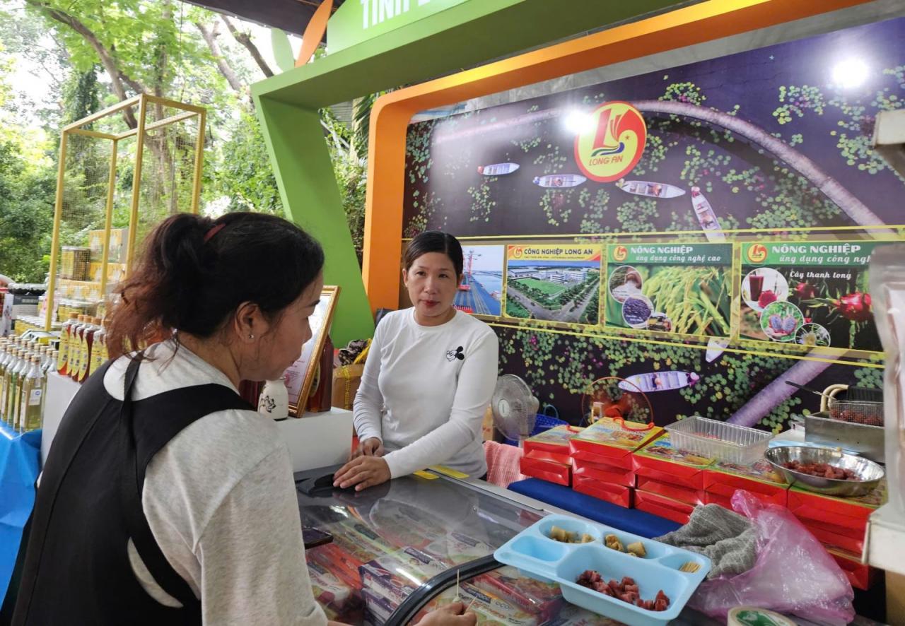 Tuần lễ sản phẩm OCOP 2024 thu hút hơn 600 sản phẩm đặc trưng các vùng miền Tuần lễ sản phẩm OCOP 2024 thu hút hơn 600 sản phẩm đặc trưng các vùng miền