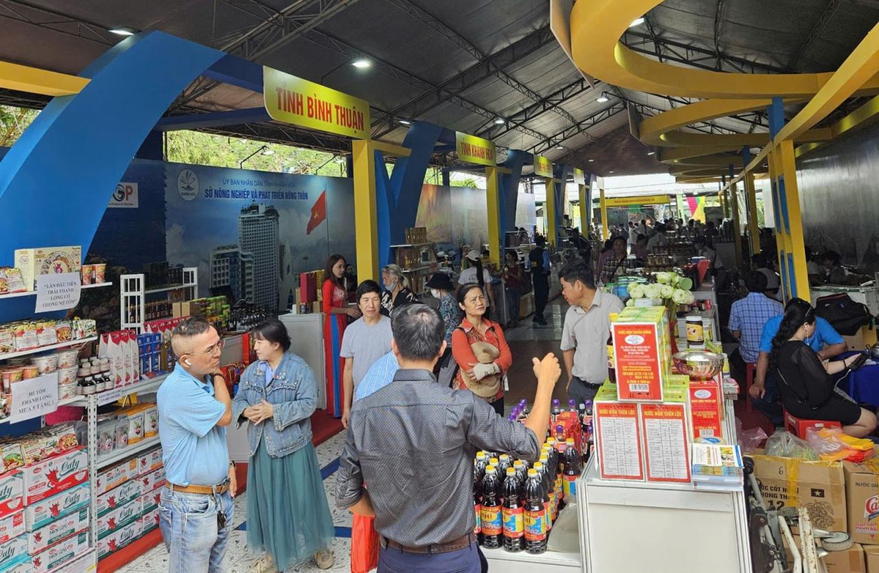 Tuần lễ sản phẩm OCOP 2024 thu hút hơn 600 sản phẩm đặc trưng các vùng miền Tuần lễ sản phẩm OCOP 2024 thu hút hơn 600 sản phẩm đặc trưng các vùng miền