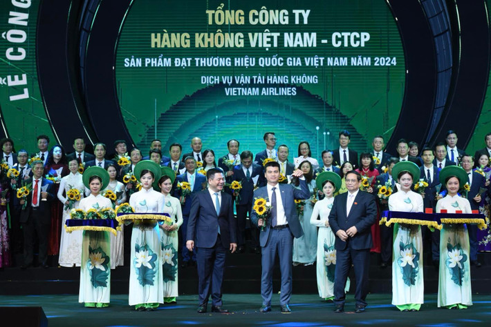 Vietnam Airlines tiếp tục được vinh danh là “Thương hiệu quốc gia” - Vietnam.vn Vietnam Airlines tiếp tục được vinh danh là “Thương hiệu quốc gia”