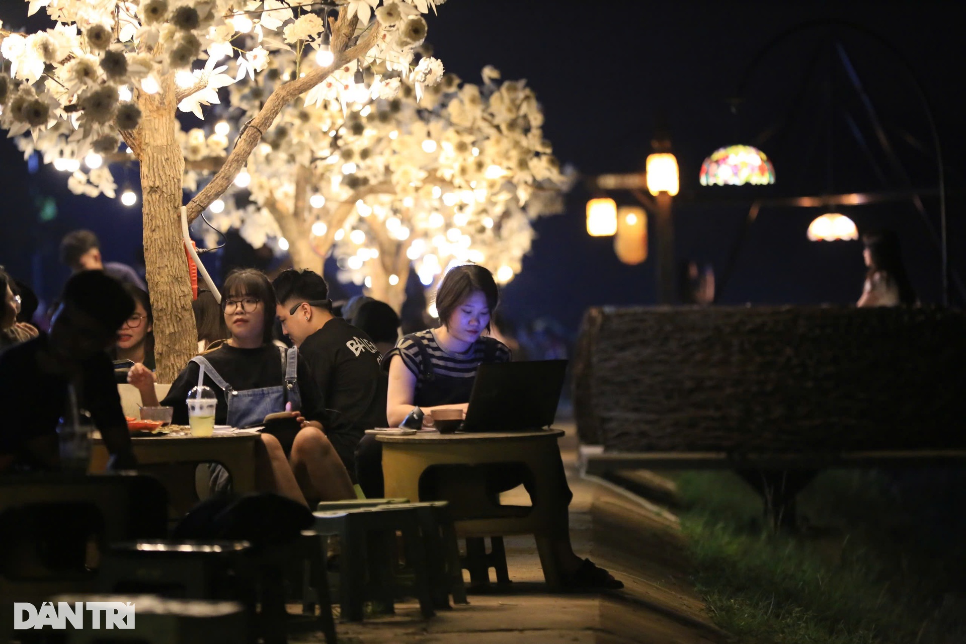 Khách đi gần 100km đến uống trà chanh xuyên đêm ở Hà Nội - 12 Khách đi gần 100km đến uống trà chanh xuyên đêm ở Hà Nội - 12