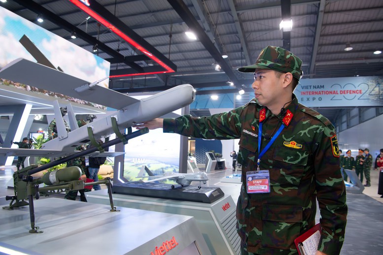 'Chiến binh' Viettel trên mặt trận công nghiệp quốc phòng: Từ số 0 tới những công nghệ ngang tầm thế giới- Ảnh 2. 'Chiến binh' Viettel trên mặt trận công nghiệp quốc phòng: Từ số 0 tới những công nghệ ngang tầm thế giới- Ảnh 2.