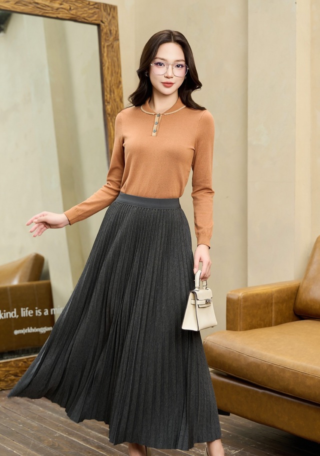 Xuống phố mùa này với trang phục vải len đa phong cách- Ảnh 7. Xuống phố mùa này với trang phục vải len đa phong cách- Ảnh 7.