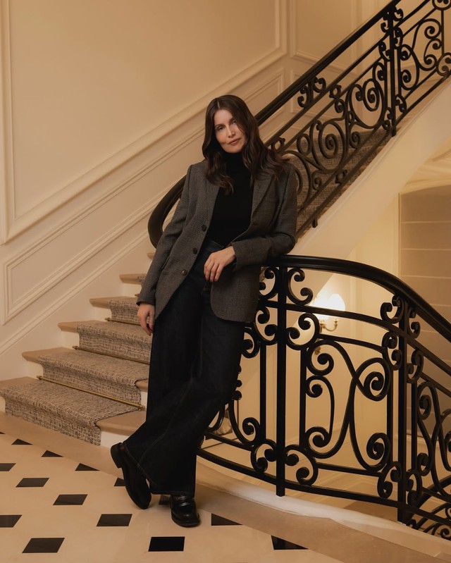 Blazer, chiếc áo khoác đang 'chiếm sóng' mùa đông, đẹp nhất khi mặc cùng quần jeans xanh- Ảnh 3. Blazer, chiếc áo khoác đang 'chiếm sóng' mùa đông, đẹp nhất khi mặc cùng quần jeans xanh- Ảnh 3.