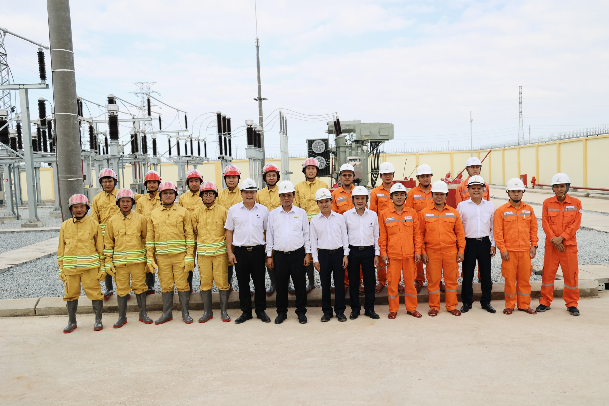 EVNCPC: Đóng điện DA dự án trạm biến áp 110kV KCN Phong Điền- Ảnh 4. EVNCPC: Đóng điện DA dự án trạm biến áp 110kV KCN Phong Điền- Ảnh 4.