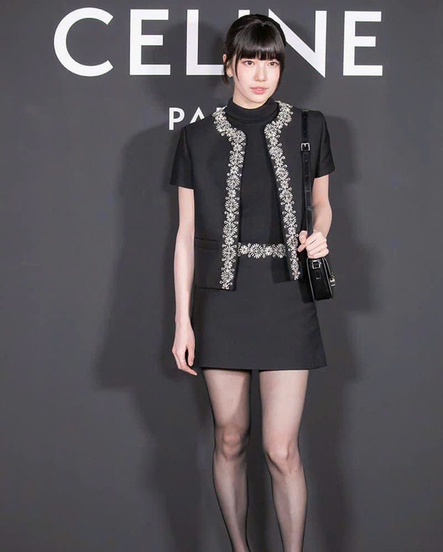 Mini skirt phủ sóng, Danielle ghi điểm trước Suzy bởi một bí kíp lên đồ- Ảnh 2. Mini skirt phủ sóng, Danielle ghi điểm trước Suzy bởi một bí kíp lên đồ- Ảnh 2.