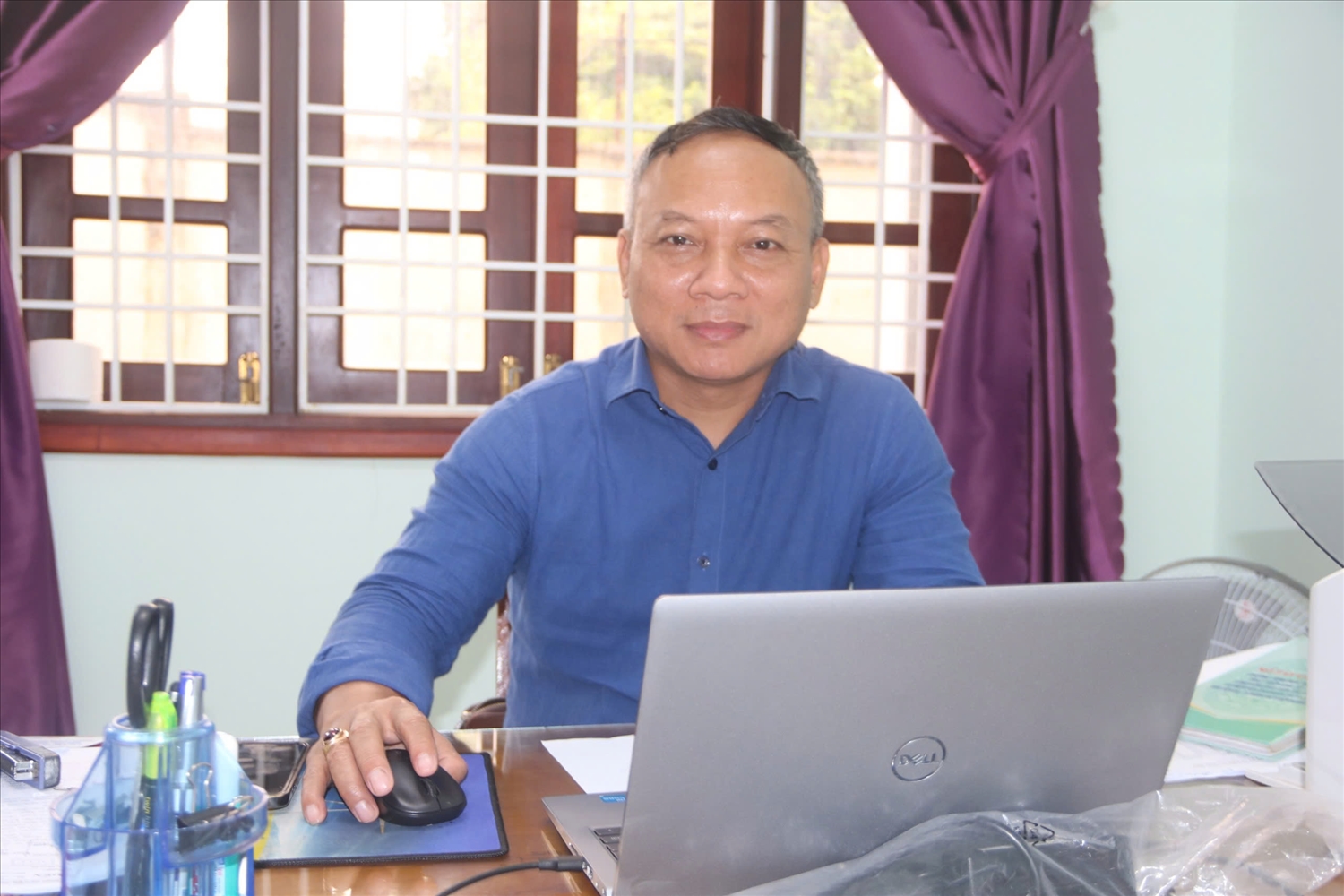 Ông A Lăng Ngọc – Phó trưởng Phòng Dân tộc Phước Sơn chia sẻ với PV về phòng chống tảo hôn trên địa bàn huyện. Ông A Lăng Ngọc – Phó trưởng Phòng Dân tộc Phước Sơn chia sẻ với PV về phòng chống tảo hôn trên địa bàn huyện.
