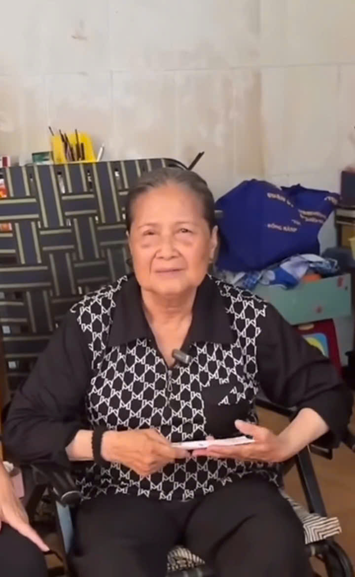 Nghệ sĩ Diệp Tuyết Anh, cô đào hát nổi tiếng một thời, mắc ung thư di căn- Ảnh 2. Nghệ sĩ Diệp Tuyết Anh, cô đào hát nổi tiếng một thời, mắc ung thư di căn- Ảnh 2.