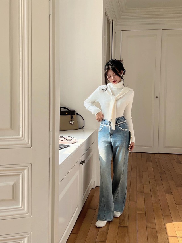 Tạo phong cách riêng biệt với quần jeans từ đường phố đến công sở- Ảnh 4. Tạo phong cách riêng biệt với quần jeans từ đường phố đến công sở- Ảnh 4.