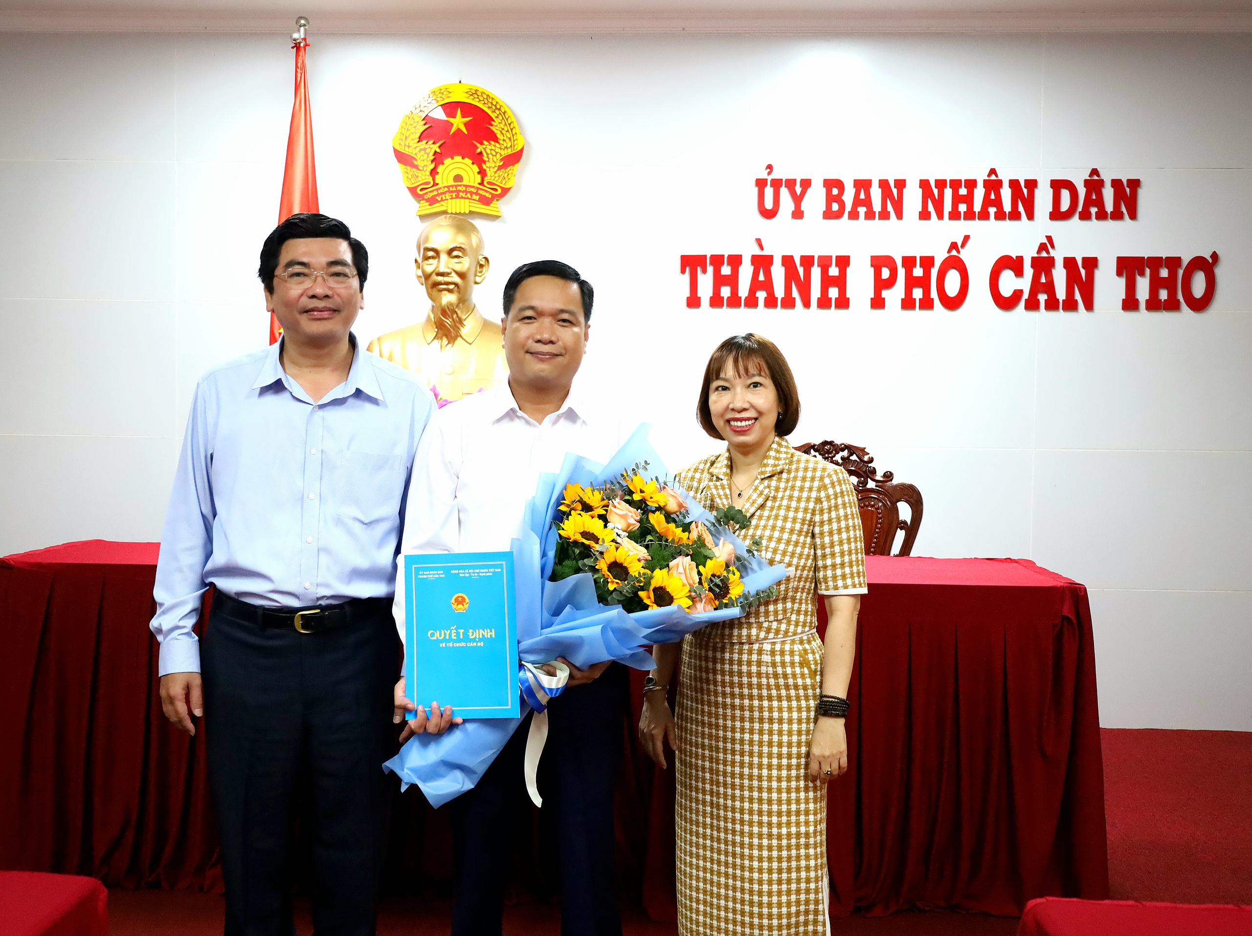 Trưởng phòng GD-ĐT Q.Ninh Kiều làm Phó giám đốc Sở GD-ĐT TP.Cần Thơ- Ảnh 2. Trưởng phòng GD-ĐT Q.Ninh Kiều làm Phó giám đốc Sở GD-ĐT TP.Cần Thơ- Ảnh 2.