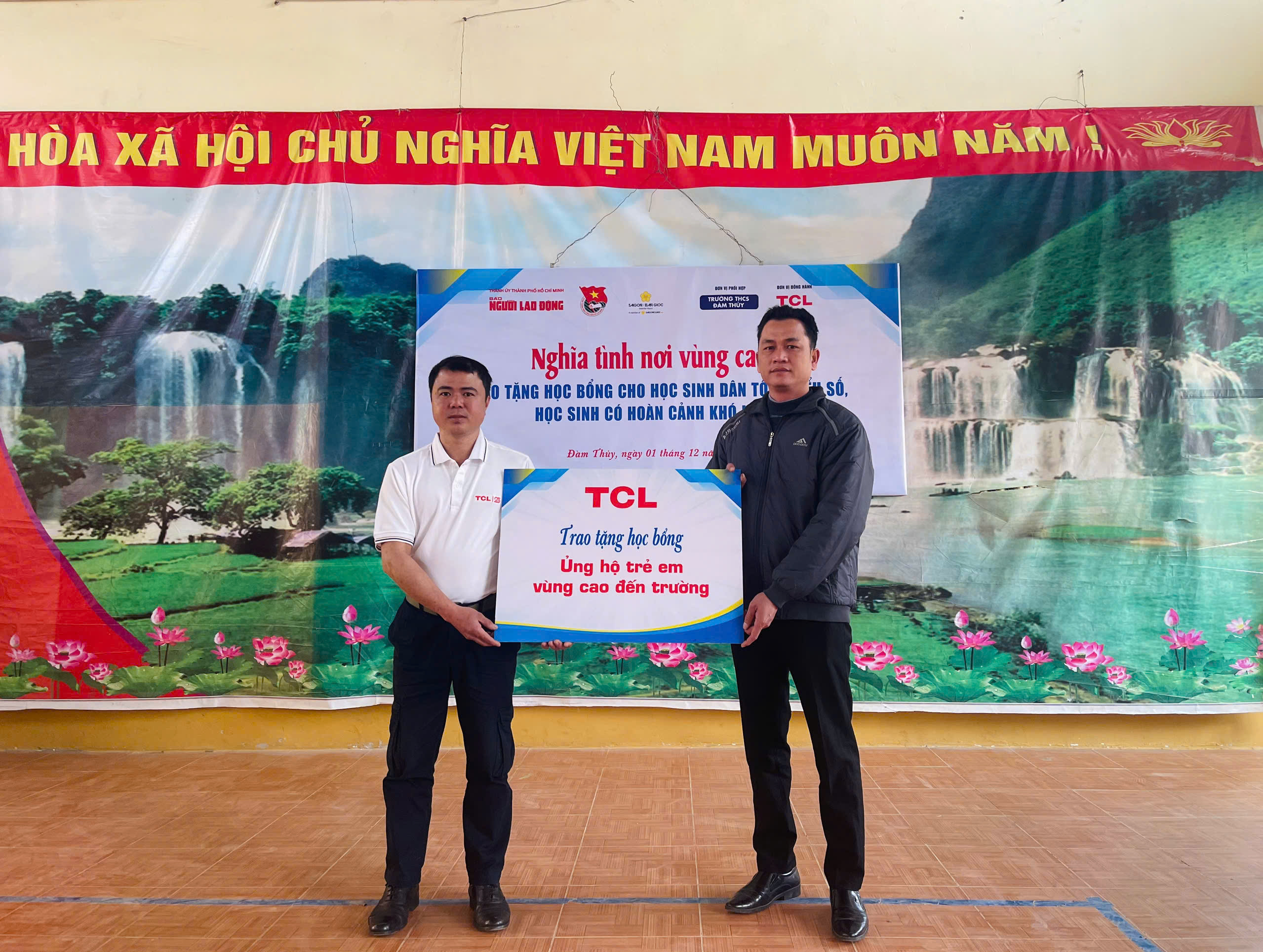 Ấm áp nghĩa tình gửi đến học sinh vùng cao Đàm Thủy- Ảnh 4. Ấm áp nghĩa tình gửi đến học sinh vùng cao Đàm Thủy- Ảnh 4.