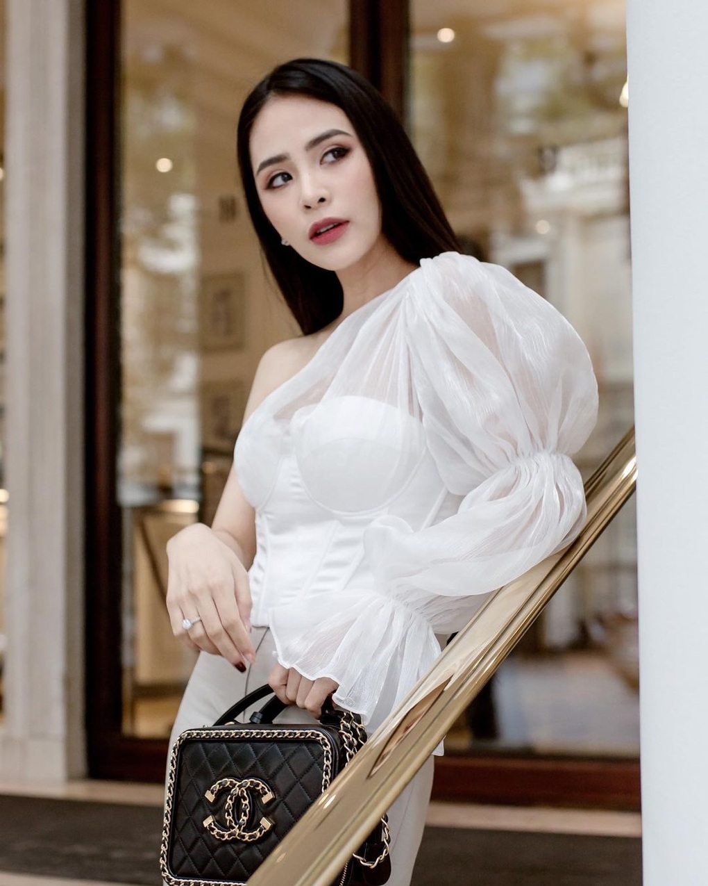 Chị đẹp Kiều Anh mê túi xách Hermès, Chanel giá hàng trăm triệu đồng - 4 Chị đẹp Kiều Anh mê túi xách Hermès, Chanel giá hàng trăm triệu đồng - 4