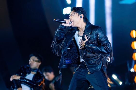 Sơn Tùng M-TP (trái) và Soobin Hoàng Sơn được khán giả hâm mộ cuồng nhiệt trong chương trình Y- Fest 2024 vừa diễn ra tối 24-11 tại Hà Nội Ảnh: THĂNG LONG Sơn Tùng M-TP (trái) và Soobin Hoàng Sơn được khán giả hâm mộ cuồng nhiệt trong chương trình Y- Fest 2024 vừa diễn ra tối 24-11 tại Hà Nội Ảnh: THĂNG LONG