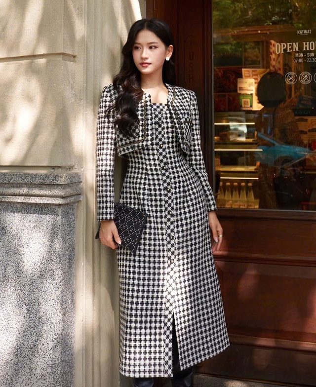 Vải dạ tweed, chất liệu tối thượng cho phong cách sang trọng- Ảnh 4. Vải dạ tweed, chất liệu tối thượng cho phong cách sang trọng- Ảnh 4.