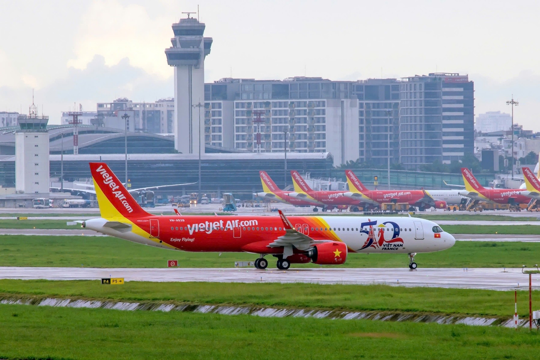 Đại tiệc ngày đôi 12/12: Ưu đãi hẫn dẫn, Vietjet thôi!- Ảnh 2. Đại tiệc ngày đôi 12/12: Ưu đãi hẫn dẫn, Vietjet thôi!- Ảnh 2.