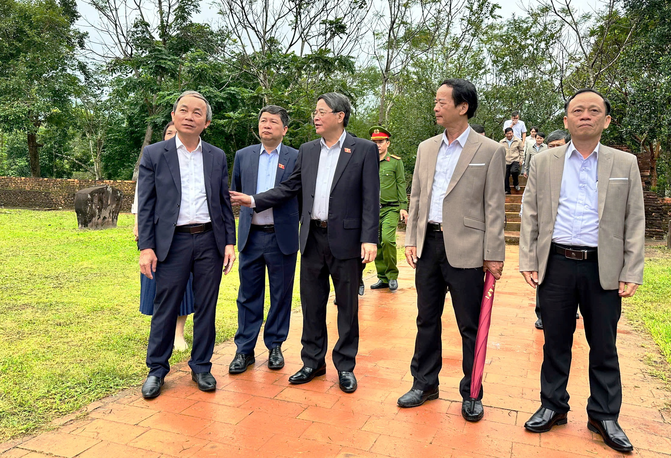 Phó chủ tịch Quốc hội: 'Mỹ Sơn với Hội An đã tạo nên sắc màu văn hóa'- Ảnh 2. Phó chủ tịch Quốc hội: 'Mỹ Sơn với Hội An đã tạo nên sắc màu văn hóa'- Ảnh 2.