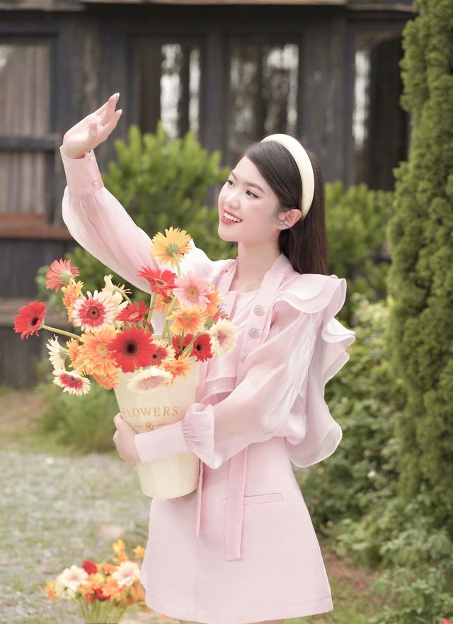 Nàng sẽ trẻ lại 10 tuổi nếu diện những bản phối trong trẻo này- Ảnh 7. Nàng sẽ trẻ lại 10 tuổi nếu diện những bản phối trong trẻo này- Ảnh 7.