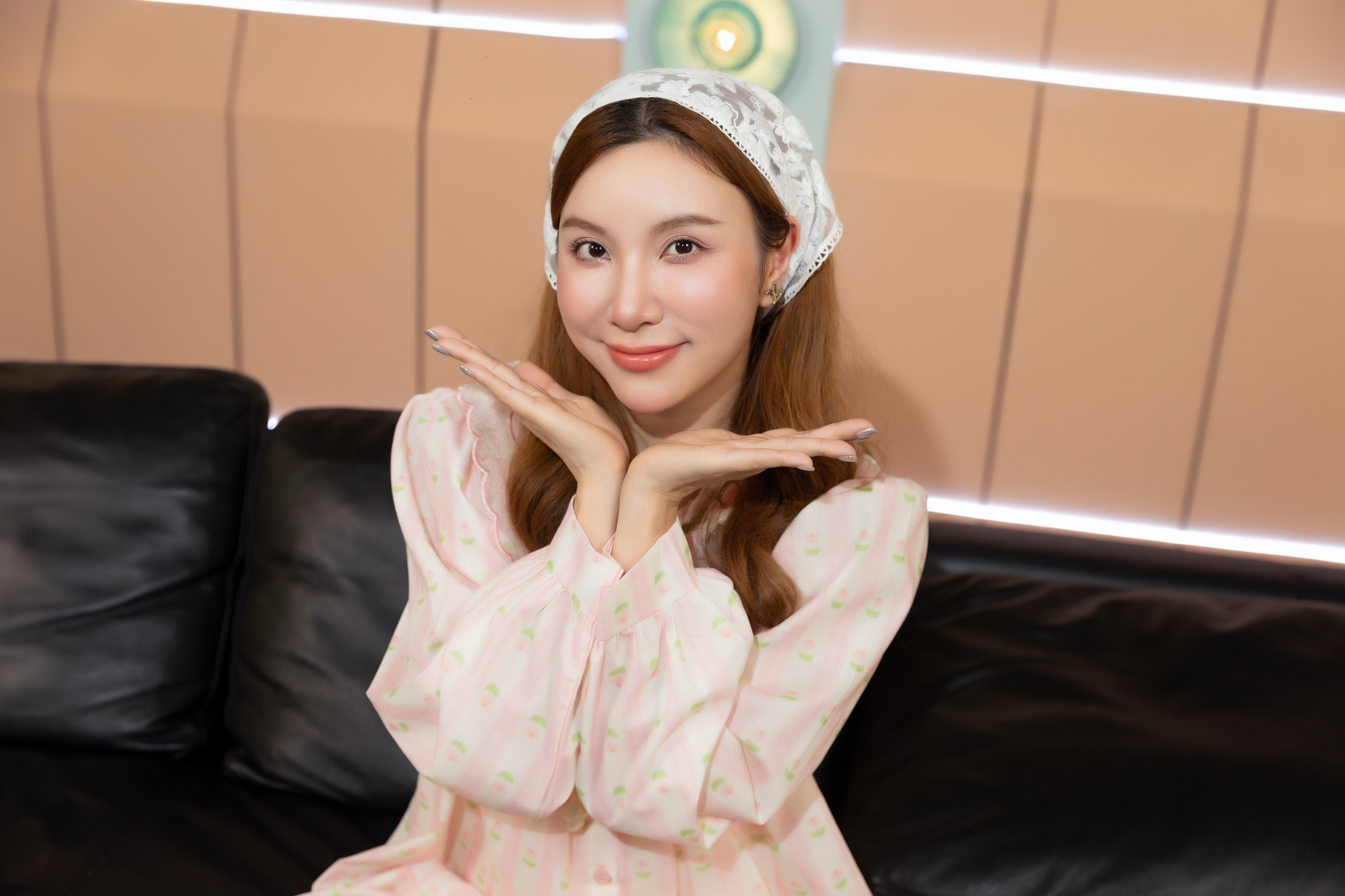 Hạnh Sino: Tôi luôn tự hào bởi các chị em Huyền Baby và Emily- Ảnh 4. Hạnh Sino: Tôi luôn tự hào bởi các chị em Huyền Baby và Emily- Ảnh 4.