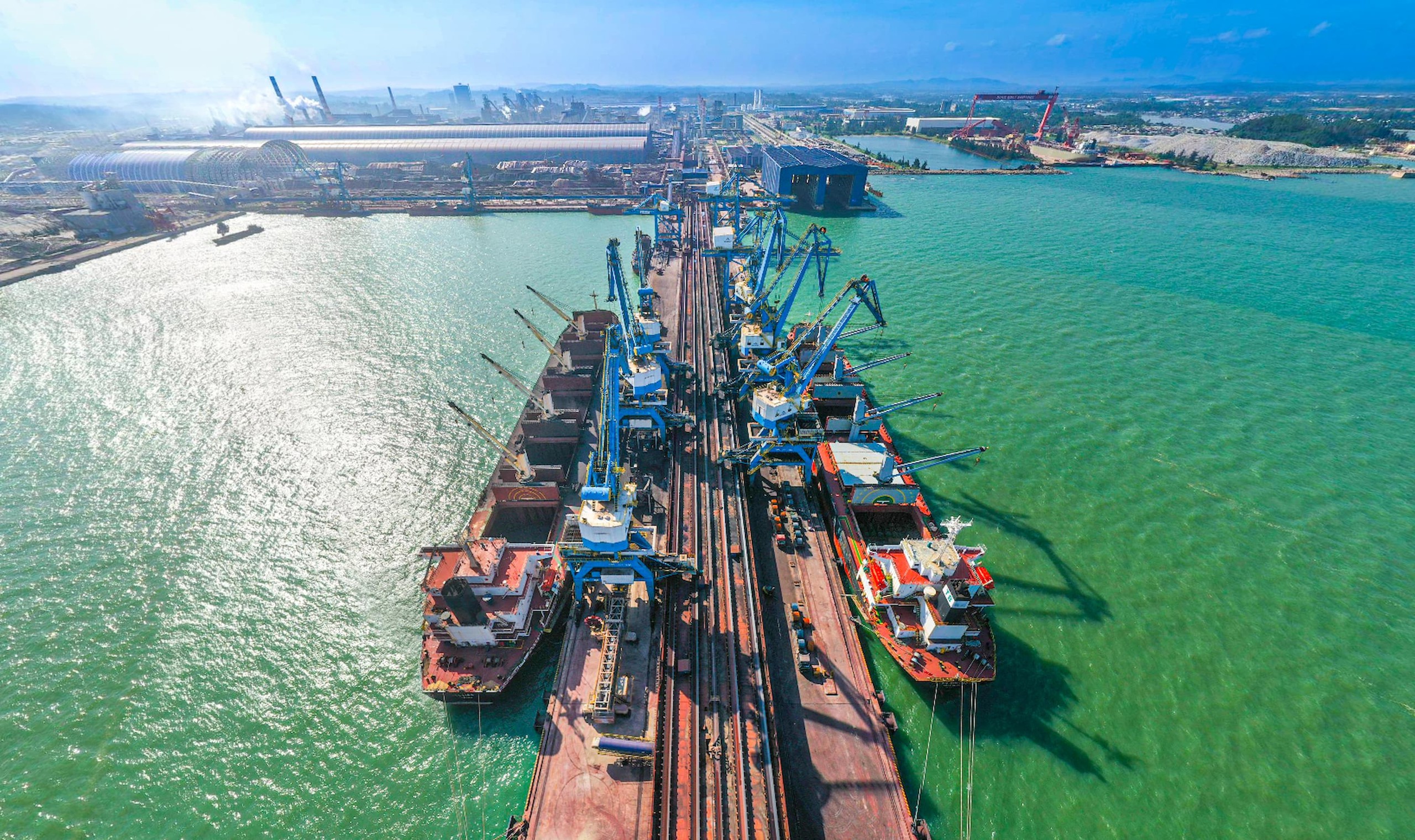 Quảng Ngãi đầu tư mạnh hạ tầng giao thông để vươn mình thành tỉnh phát triển khá- Ảnh 3. Quảng Ngãi đầu tư mạnh hạ tầng giao thông để vươn mình thành tỉnh phát triển khá- Ảnh 3.