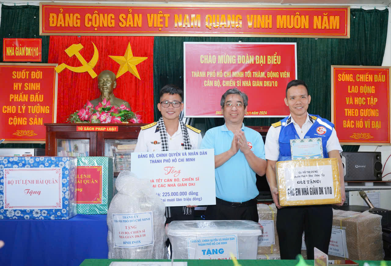 Nghĩa tình TP HCM, vì biển đảo thân yêu- Ảnh 7. Nghĩa tình TP HCM, vì biển đảo thân yêu- Ảnh 7.