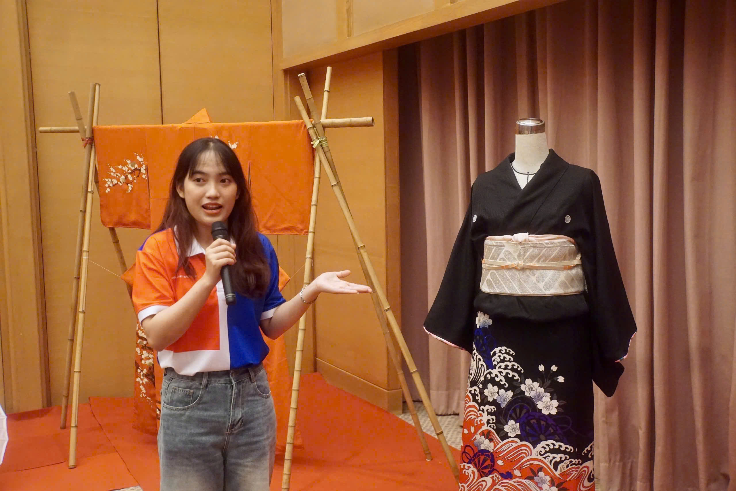 Khám phá vẻ đẹp truyền thống Nhật Bản qua triển lãm kimono- Ảnh 9. Khám phá vẻ đẹp truyền thống Nhật Bản qua triển lãm kimono- Ảnh 9.
