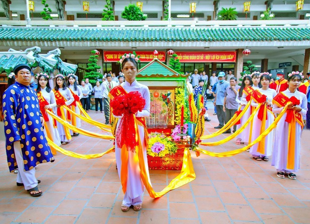 Lễ hội Vía Bà Chúa Xứ núi Sam được ghi danh là Di sản văn hóa phi vật thể đại diện của nhân loại - Ảnh 3. Lễ hội Vía Bà Chúa Xứ núi Sam được ghi danh là Di sản văn hóa phi vật thể đại diện của nhân loại - Ảnh 3.