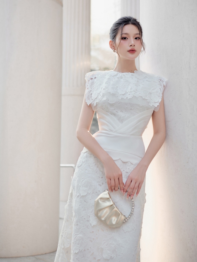 Trang phục sáng màu làm nổi bật vẻ đẹp quý phái cho nàng dịp cuối năm- Ảnh 5. Trang phục sáng màu làm nổi bật vẻ đẹp quý phái cho nàng dịp cuối năm- Ảnh 5.