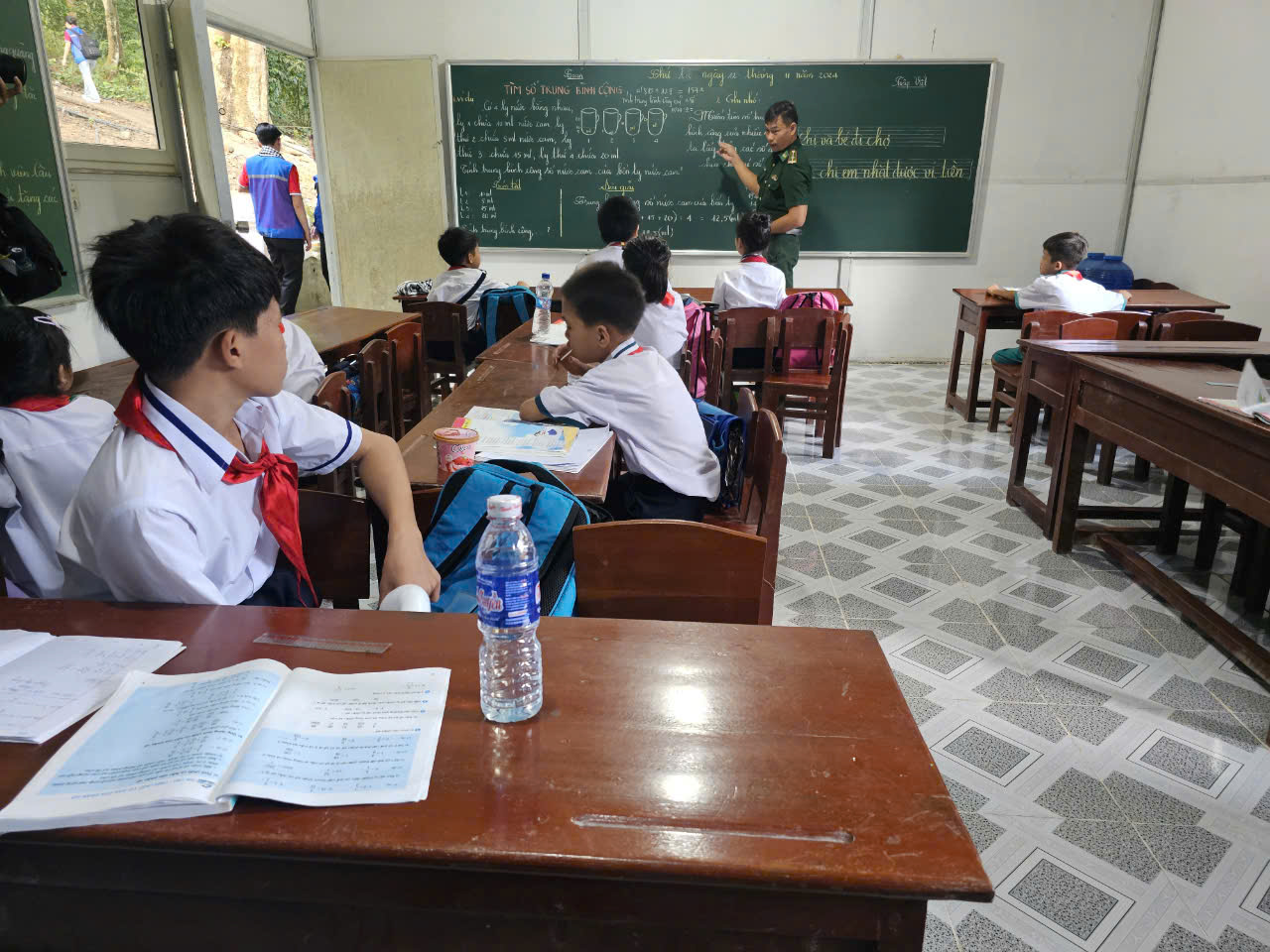 NGHĨA TÌNH TP HCM, VÌ BIỂN ĐẢO THÂN YÊU(*): Thầy giáo NGHĨA TÌNH TP HCM, VÌ BIỂN ĐẢO THÂN YÊU(*): Thầy giáo