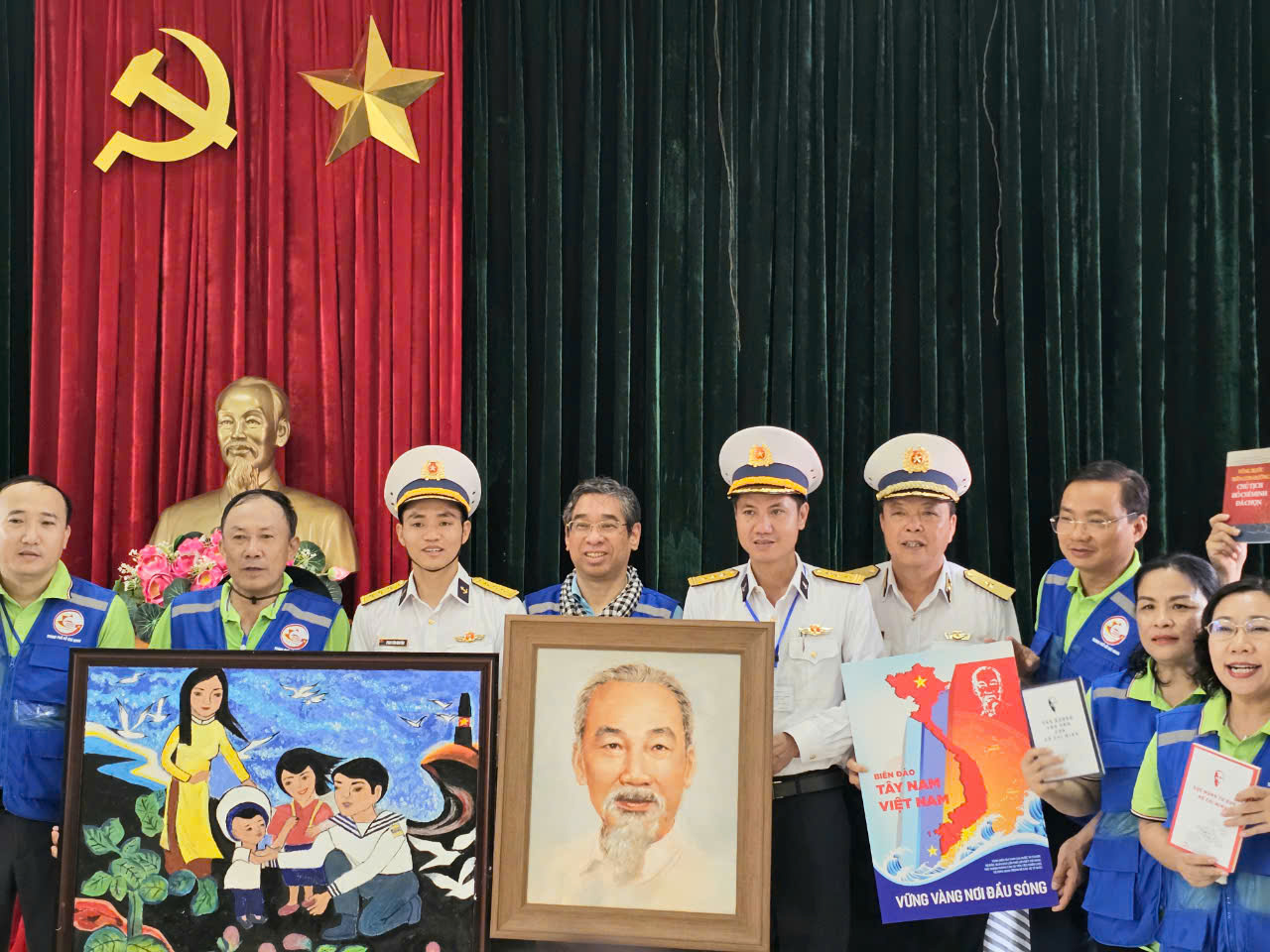 NGHĨA TÌNH TP HCM, VÌ BIỂN ĐẢO THÂN YÊU(*): Thầy giáo NGHĨA TÌNH TP HCM, VÌ BIỂN ĐẢO THÂN YÊU(*): Thầy giáo