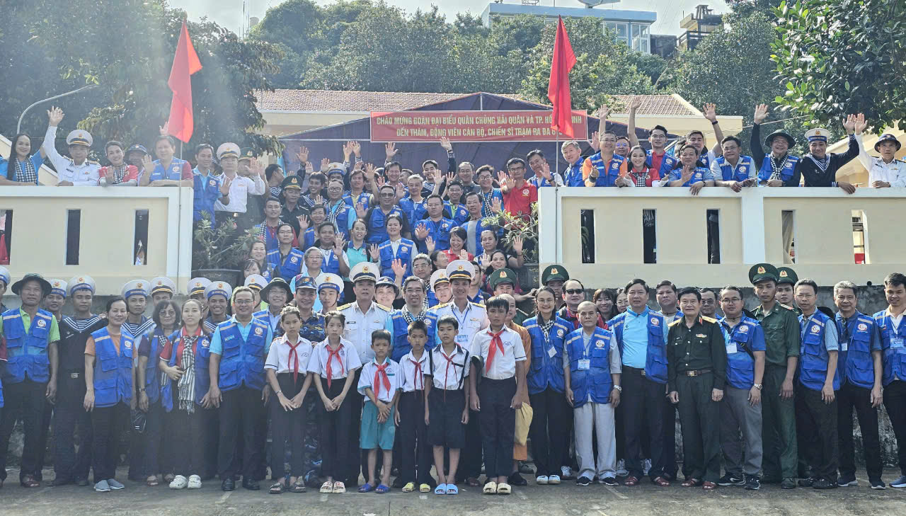 NGHĨA TÌNH TP HCM, VÌ BIỂN ĐẢO THÂN YÊU(*): Thầy giáo NGHĨA TÌNH TP HCM, VÌ BIỂN ĐẢO THÂN YÊU(*): Thầy giáo