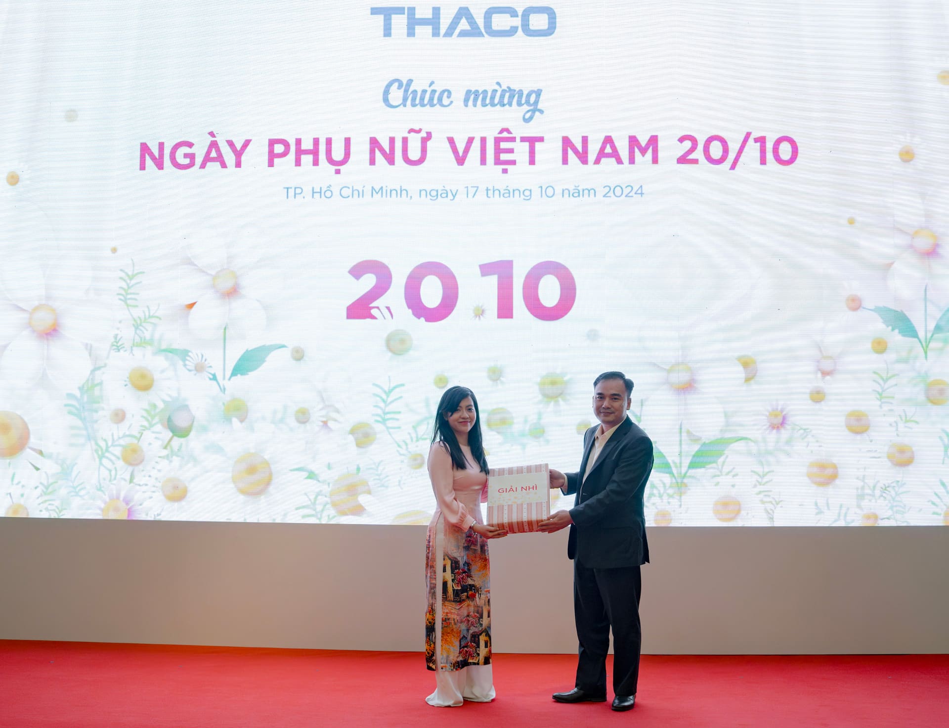Chị Phạm Thùy Linh – Ban Marketing THACO trúng giải Nhì trong hoạt động “Bốc thăm trúng thưởng” 6