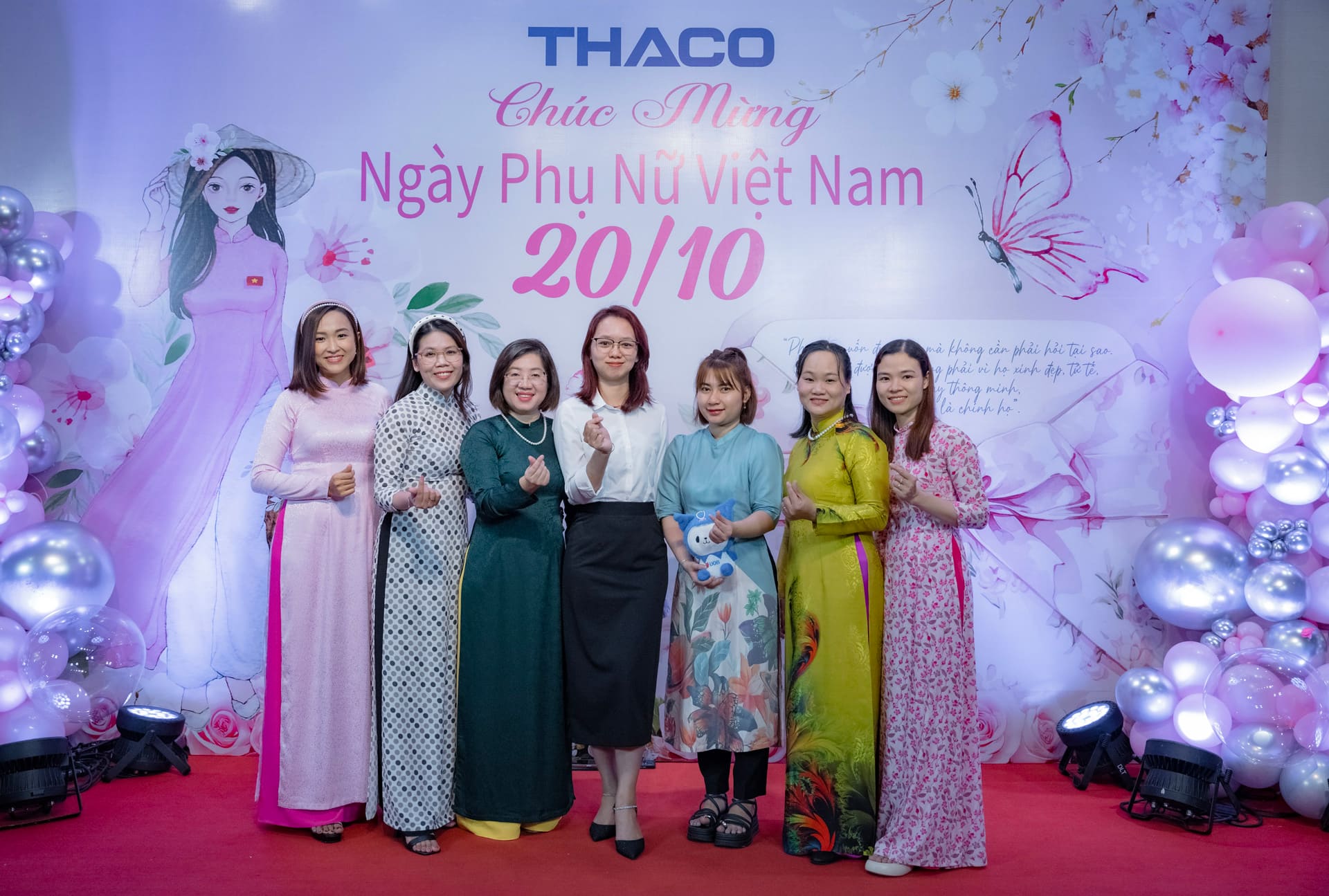 Chị Đặng Thụy Ngọc Hà – Ban Quản lý vận hành Shophouse Sala (ngoài cùng, bên trái) chia sẻ tại chương trình 7