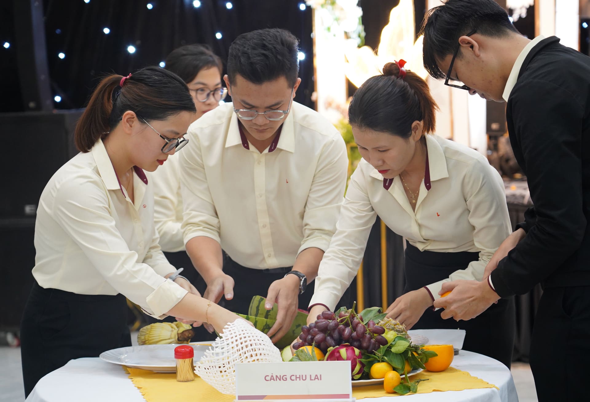 Những bàn tay khéo léo và tỉ mỉ của các thí sinh THILOGI trong cuộc thi “Khéo tay hay làm” 4_