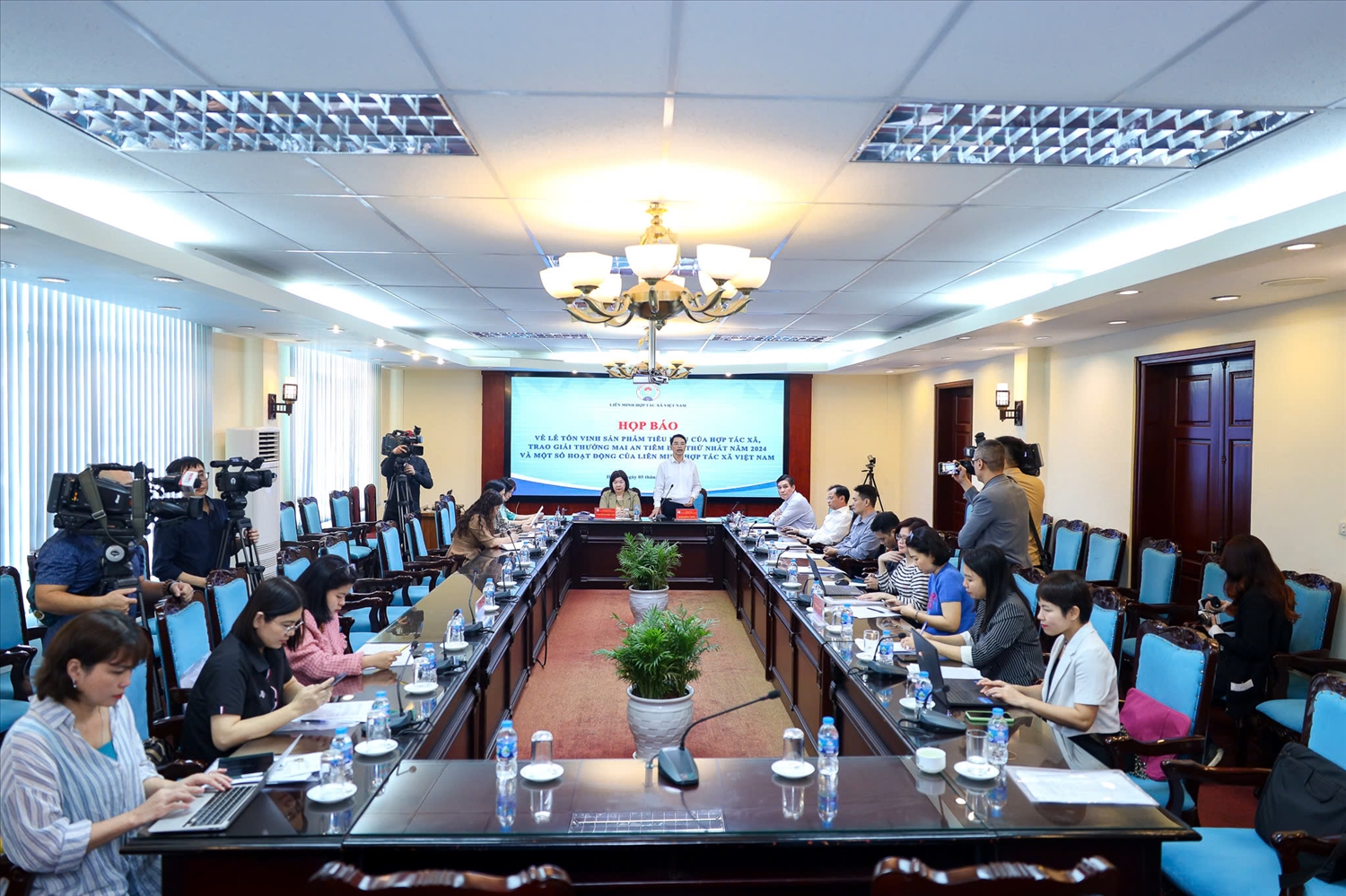 Toàn cảnh buổi họp báo Toàn cảnh buổi họp báo