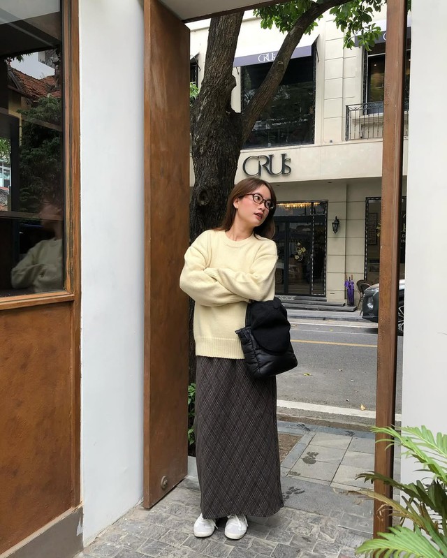 Chân váy chữ A không thể thiếu để nàng tỏa sáng nơi công sở- Ảnh 8. Chân váy chữ A không thể thiếu để nàng tỏa sáng nơi công sở- Ảnh 8.