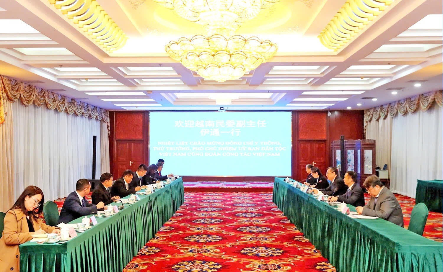 Quang cảnh buổi Hội đàm giữa UBDT Việt Nam và UBDT Nhà nước Trung Quốc Quang cảnh buổi Hội đàm giữa UBDT Việt Nam và UBDT Nhà nước Trung Quốc