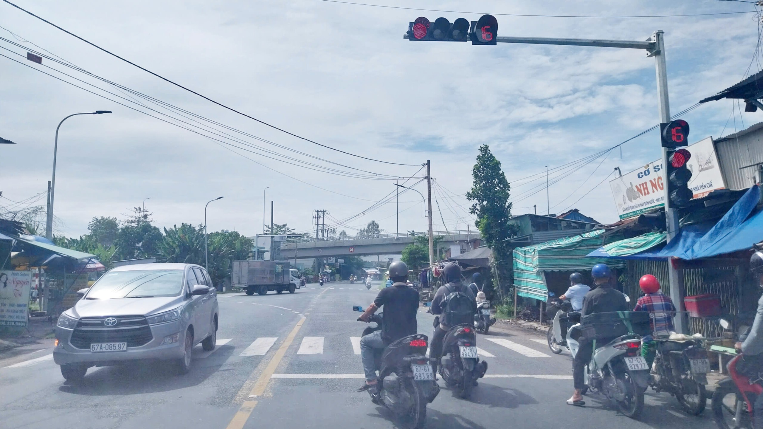 An Giang: Đèn tín hiệu cuối cùng tại tuyến tránh Long Xuyên đã được chiếu sáng- Ảnh 2. An Giang: Đèn tín hiệu cuối cùng tại tuyến tránh Long Xuyên đã được chiếu sáng- Ảnh 2.