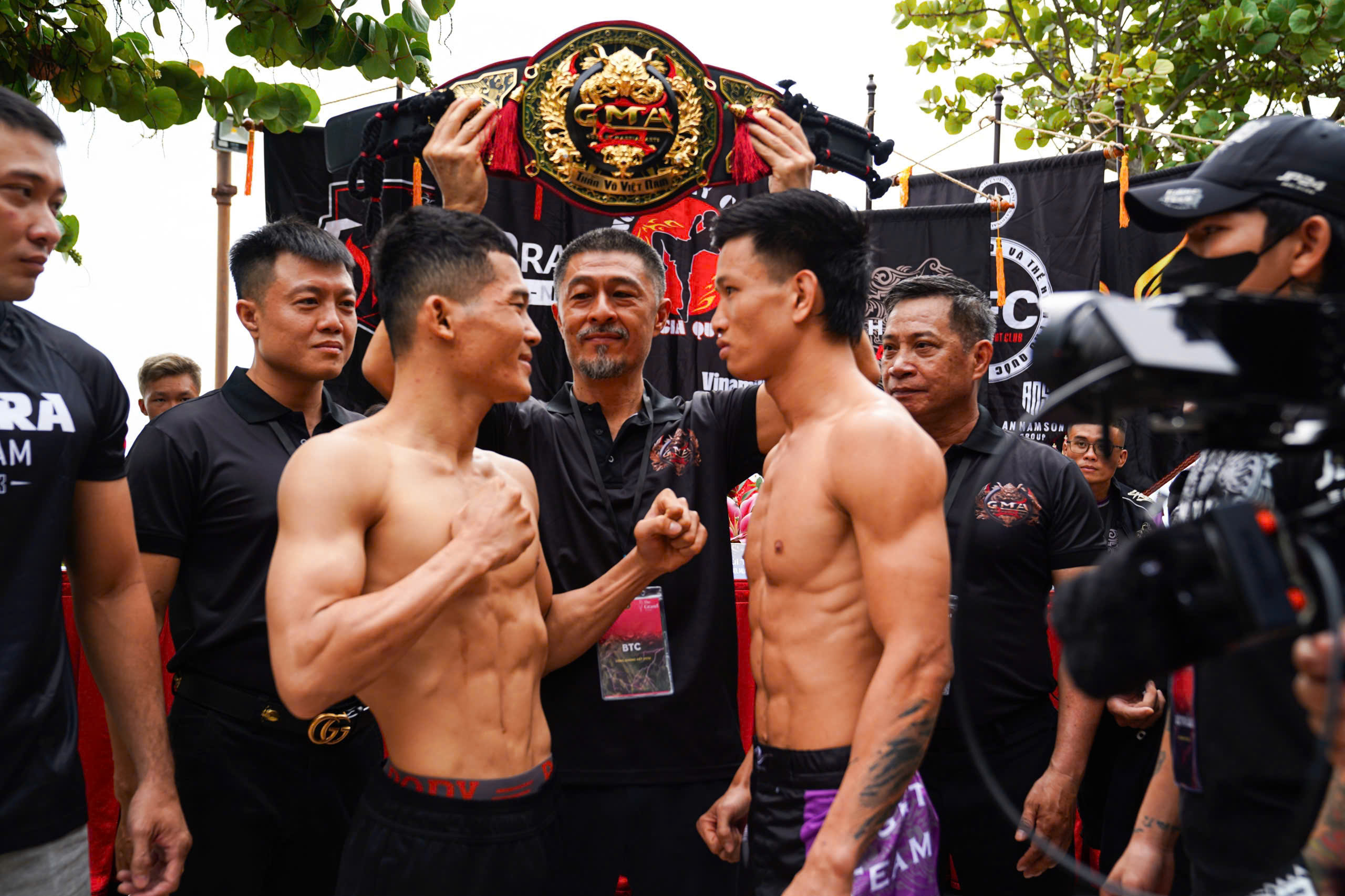 Johnny Trí Nguyễn với món quà đặc biệt cho 5 nhà vô địch 'Thần võ Việt Nam'- Ảnh 4. Johnny Trí Nguyễn với món quà đặc biệt cho 5 nhà vô địch 'Thần võ Việt Nam'- Ảnh 4.