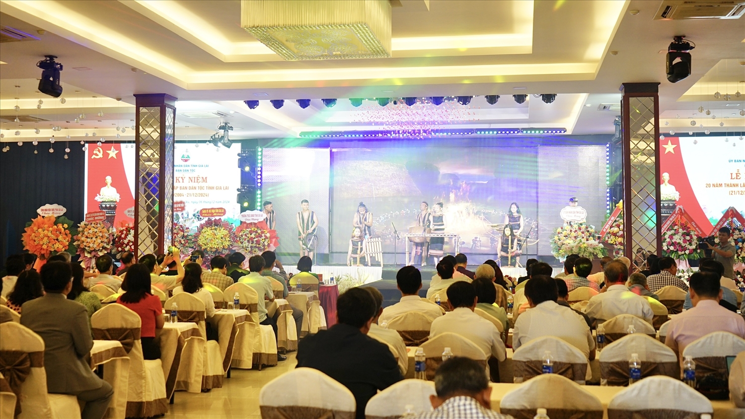 Quang cảnh lễ kỷ niệm Quang cảnh lễ kỷ niệm