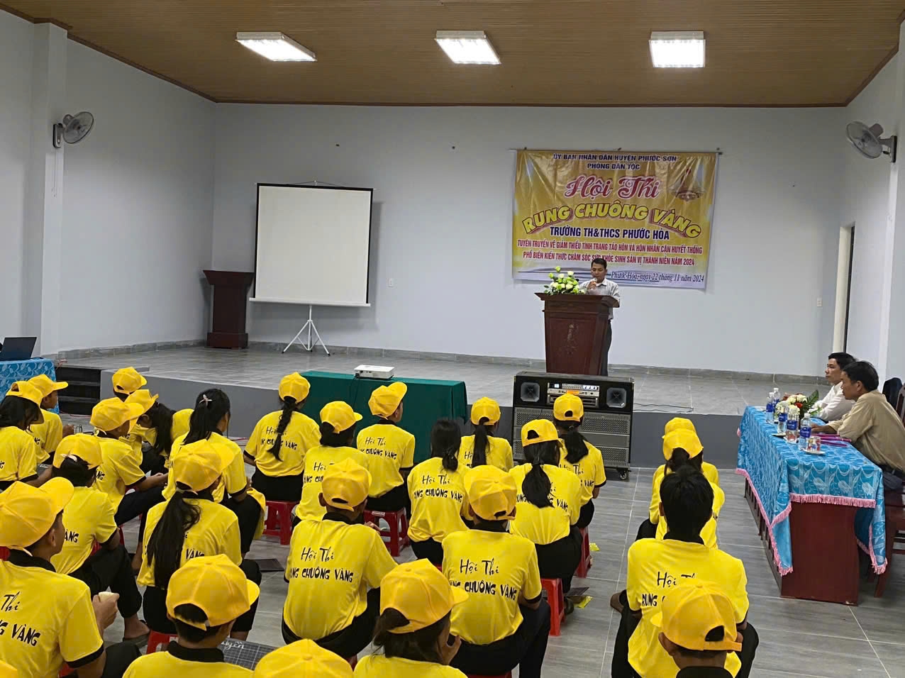 Phòng Dân tộc Phước Sơn tổ chức thi rung chuông vàng phòng chống tảo hôn ở các trường học. Phòng Dân tộc Phước Sơn tổ chức thi rung chuông vàng phòng chống tảo hôn ở các trường học.