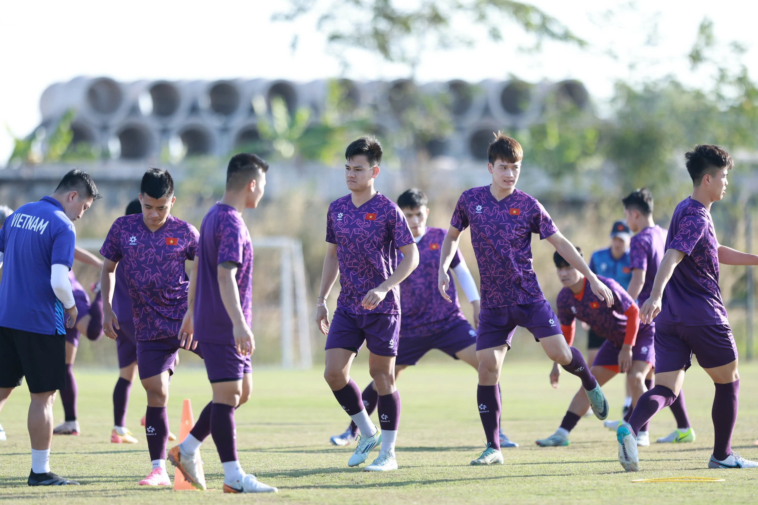 HLV Kim Sang-sik: 'Lào đang mạnh lên, Việt Nam sẽ gặp thử thách khó và thú vị’- Ảnh 2. HLV Kim Sang-sik: 'Lào đang mạnh lên, Việt Nam sẽ gặp thử thách khó và thú vị’- Ảnh 2.